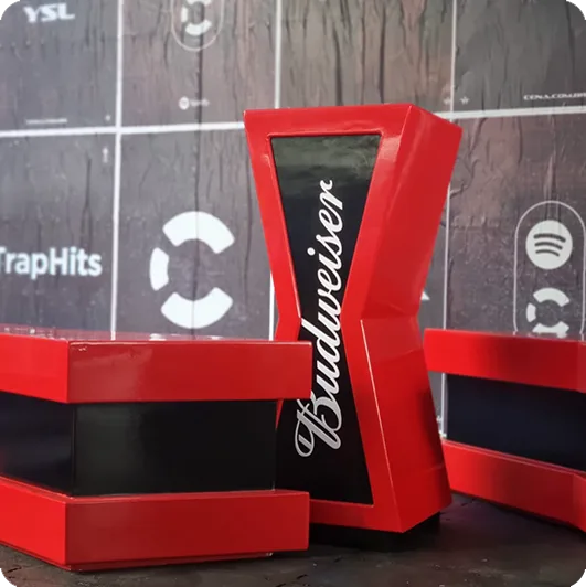 Displays e balcão promocional vermelhos da Budweiser com vidro e iluminação interna